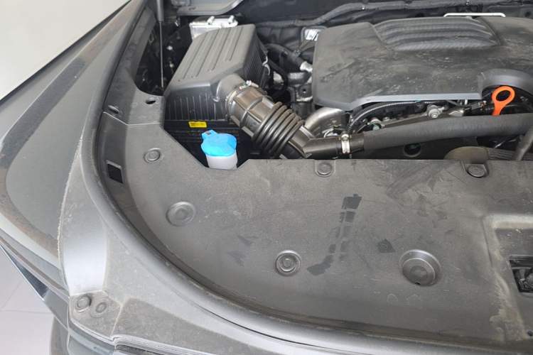 Used Haval H9 2025 Model 2.0T Gasoline Four-wheel-drive Warrior Edition Engine Bay Right