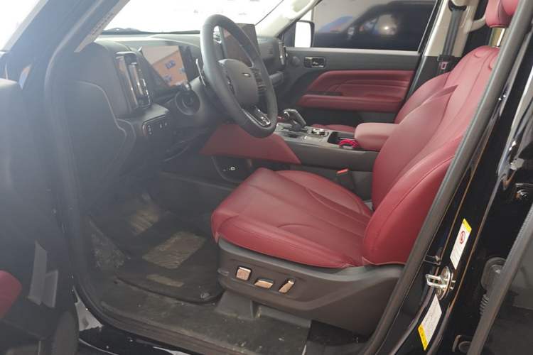 Used Haval H9 2025 Model 2.0T Gasoline Four-wheel-drive Warrior Edition Left Front Seat