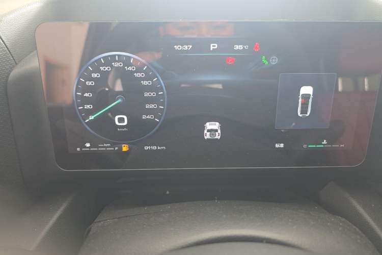 Used Haval H9 2025 Model 2.0T Gasoline Four-wheel-drive Warrior Edition Odometer Close Up