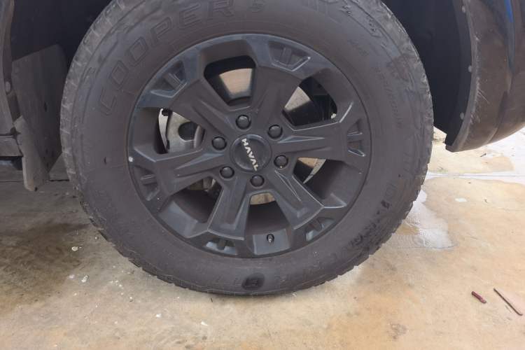 Used Haval H9 2025 Model 2.4T Diesel Four-wheel-drive Warrior Edition Right Front Wheel Hub