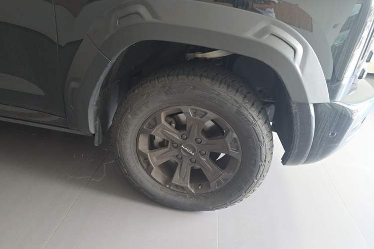Used Haval H9 2025 Model 2.0T Gasoline Four-wheel-drive Warrior Edition Right Front Wheel Hub