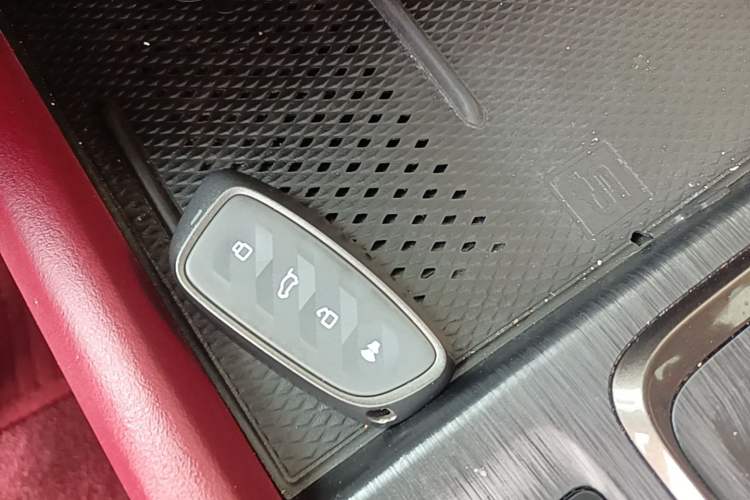 Used Haval H9 2025 Model 2.0T Gasoline Four-wheel-drive Warrior Edition Vehicle Key