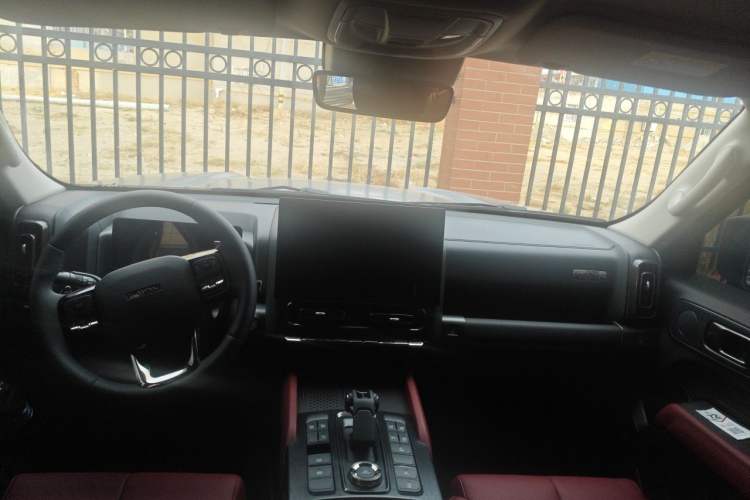 Used Haval H9 2026 Model 2.0T Gasoline Four-Wheel Drive Extreme Edition Center Console