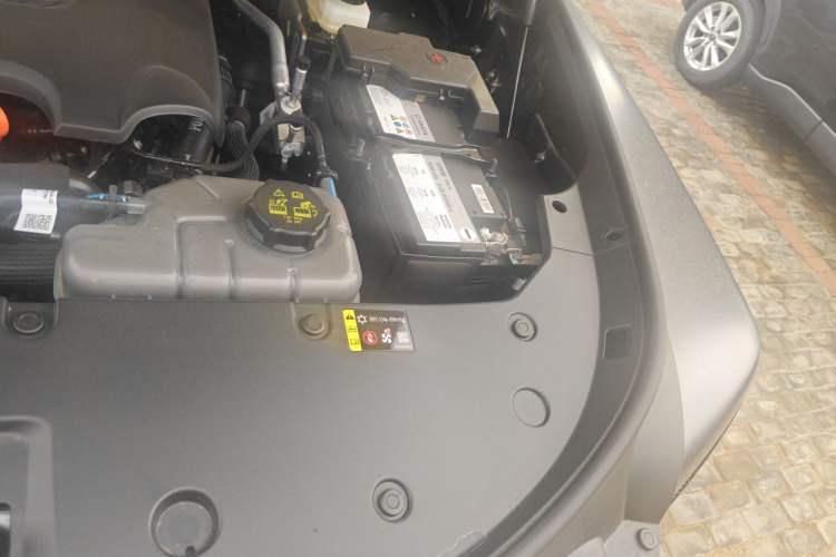Used Haval H9 2026 Model 2.0T Gasoline Four-Wheel Drive Extreme Edition Engine Bay Left
