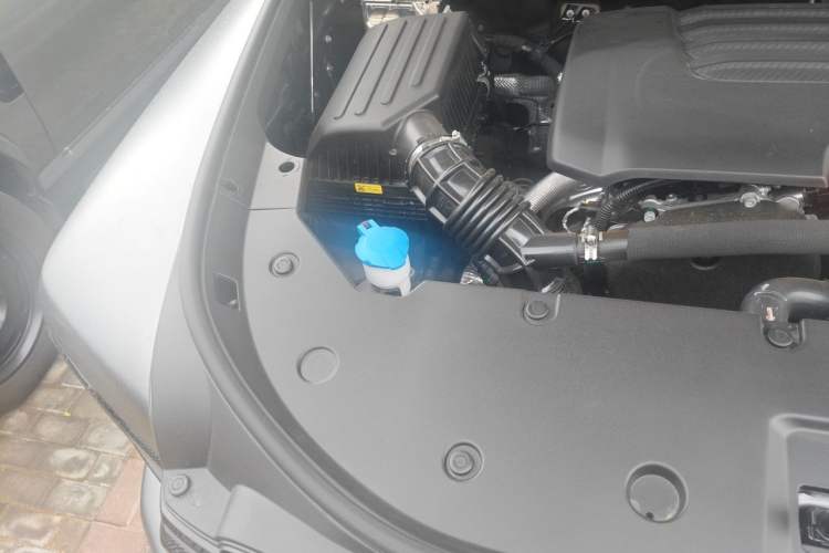 Used Haval H9 2026 Model 2.0T Gasoline Four-Wheel Drive Extreme Edition Engine Bay Right