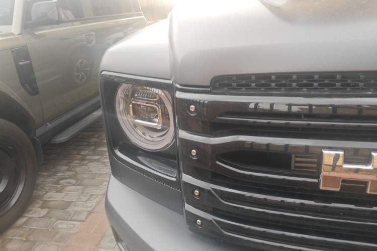 Used Haval H9 2026 Model 2.0T Gasoline Four-Wheel Drive Extreme Edition Right Front Headlight