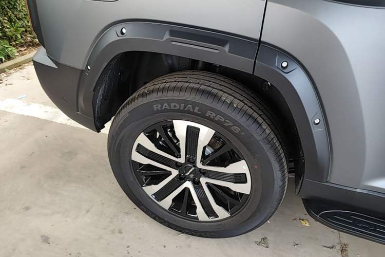 Used Haval Munglong PLUS 2026 Hi4 255 Ultra Five-Seat Navigation Edition Right Rear Wheel Hub