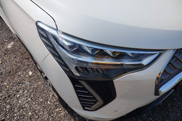 Used Haval JOLION 2021 1.5T Automatic Four-Door Version Right Front Headlight