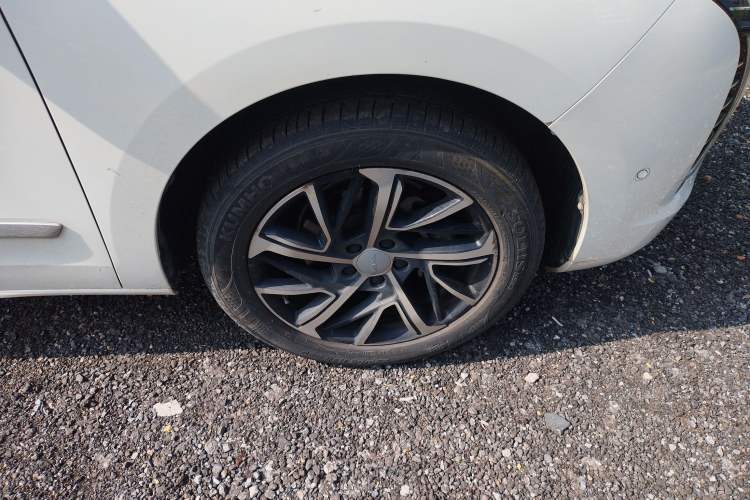 Used Haval JOLION 2021 1.5T Automatic Four-Door Version Right Front Wheel Hub