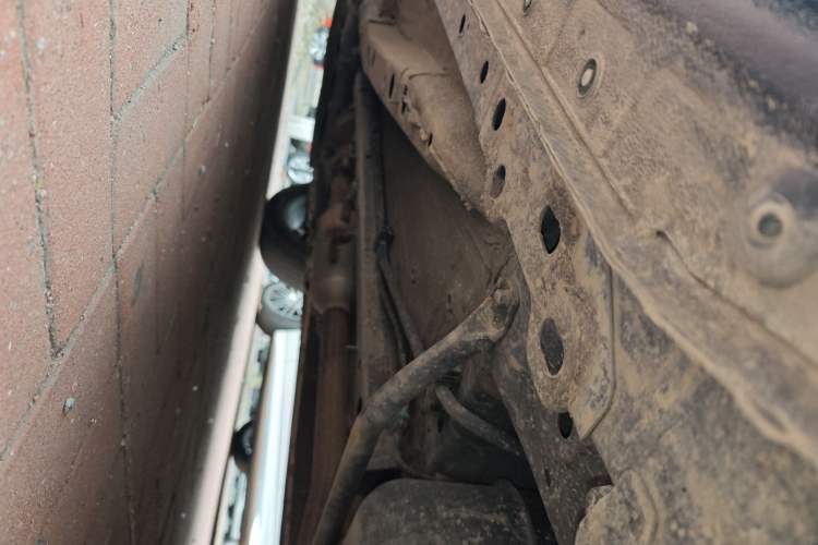 Used Haval JOLION 2021 1.5T Automatic Four-Door Version Chassis Rear Left
