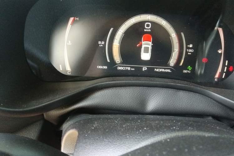 Used Haval JOLION 2021 1.5T Automatic Four-Door Version Odometer Close Up