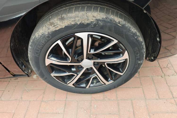 Used Haval JOLION 2021 1.5T Automatic Four-Door Version Right Front Wheel Hub