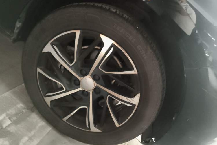 Used Haval JOLION 2021 1.5T Automatic Grand Three-Volume Version Right Front Wheel Hub