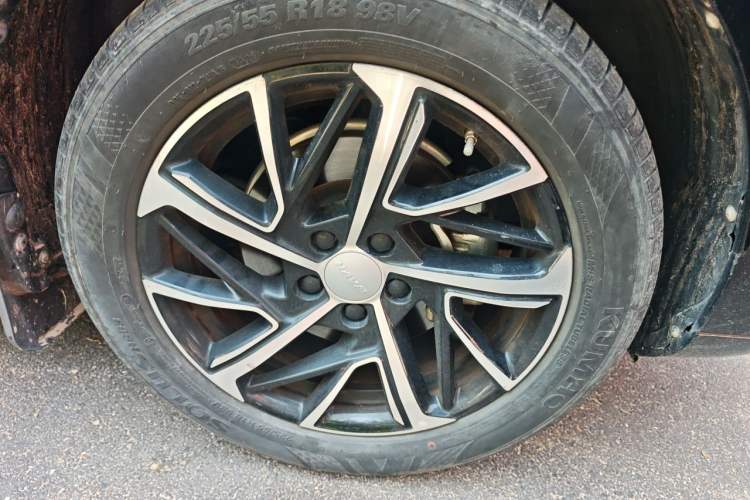 Used Haval JOLION 2021 1.5T Automatic Grand Three-Volume Version Right Front Wheel Hub