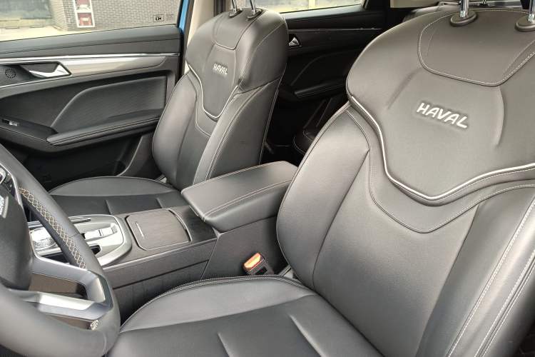 Used Haval JOLION 2021 1.5T Automatic Four-Door Version Interior 8