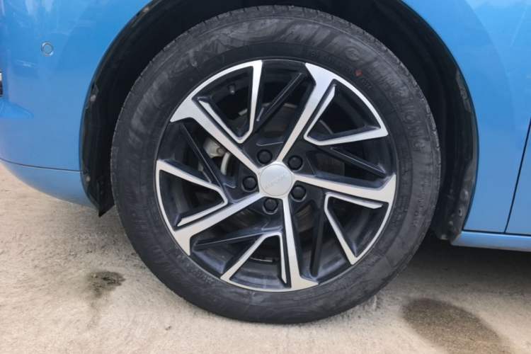 Used Haval JOLION 2021 1.5T Automatic Four-Door Version Left Front Wheel Hub