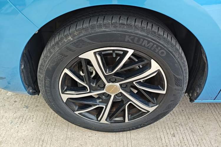 Used Haval JOLION 2021 1.5T Automatic Four-Door Version Left Front Wheel Hub