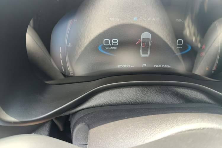 Used Haval JOLION 2021 1.5T Automatic Grand Three-Volume Version Odometer Close Up