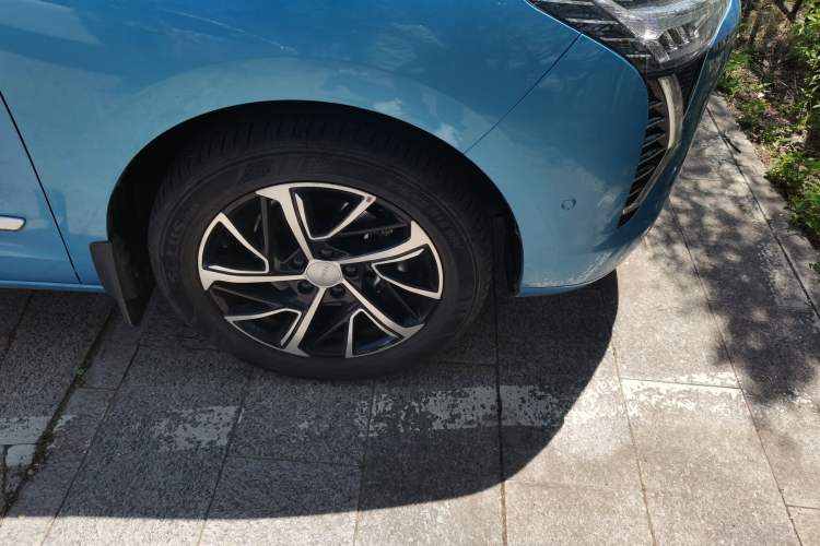 Used Haval JOLION 2021 1.5T Automatic Four-Door Version Right Front Wheel Hub