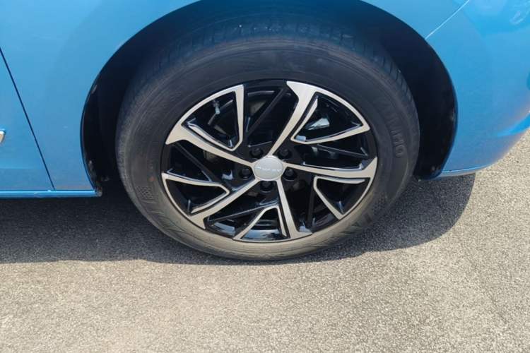 Used Haval JOLION 2021 1.5T Automatic Grand Three-Volume Version Right Front Wheel Hub