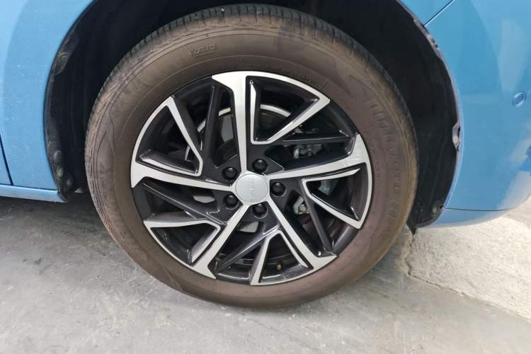 Used Haval JOLION 2021 1.5T Automatic Four-Door Version Right Front Wheel Hub