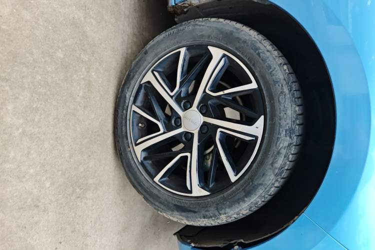 Used Haval JOLION 2021 1.5T Automatic Grand Three-Volume Version Right Front Wheel Hub