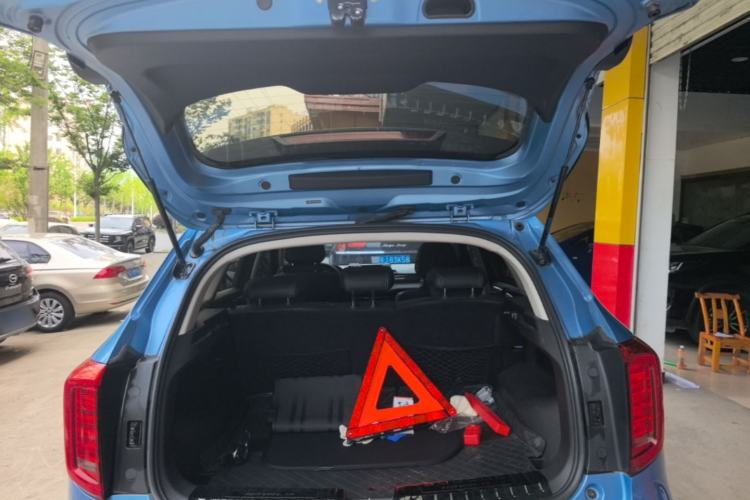 Used Haval JOLION 2021 1.5T Automatic Four-Door Version Trunk