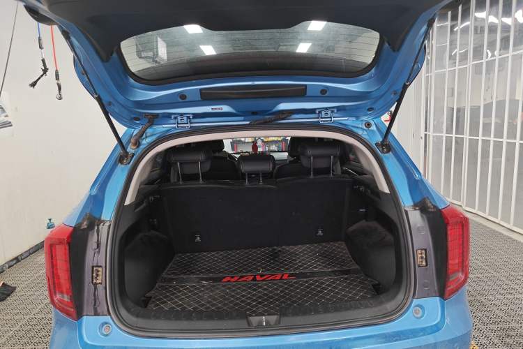 Used Haval JOLION 2021 1.5T Automatic Four-Door Version Trunk