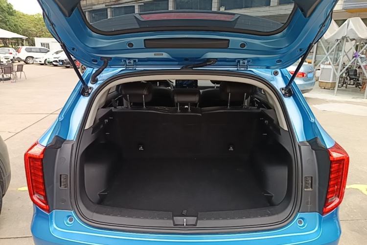 Used Haval JOLION 2021 1.5T Automatic Four-Door Version Trunk