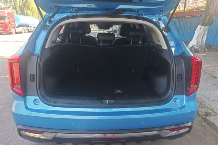 Used Haval JOLION 2021 1.5T Automatic Four-Door Version Trunk