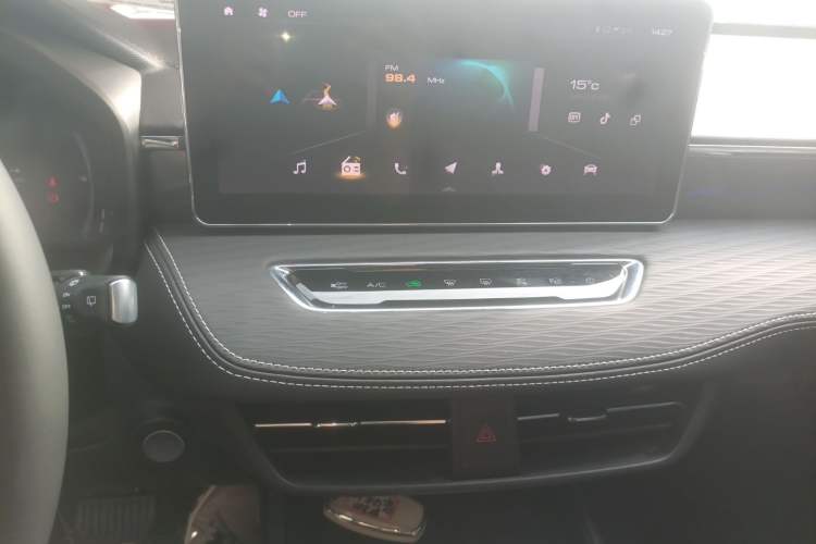 Used Haval JOLION 2021 1.5T Automatic Four-Door Version Audio And AC Panel
