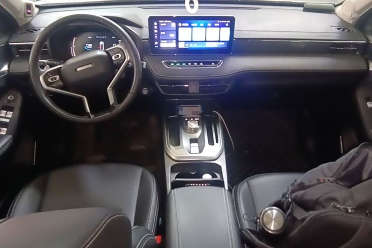 Used Haval JOLION 2021 1.5T Automatic Grand Three-Volume Version Center Console
