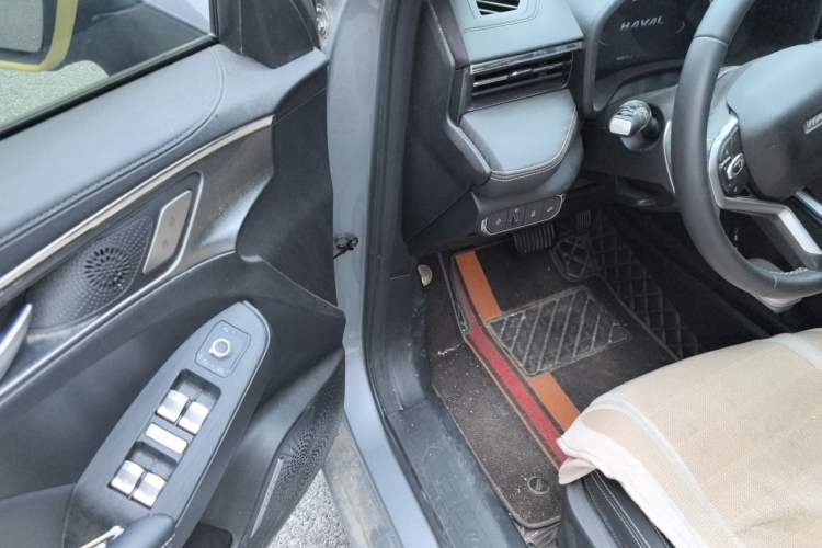 Used Haval JOLION 2021 1.5T Automatic Four-Door Version Driver Seat