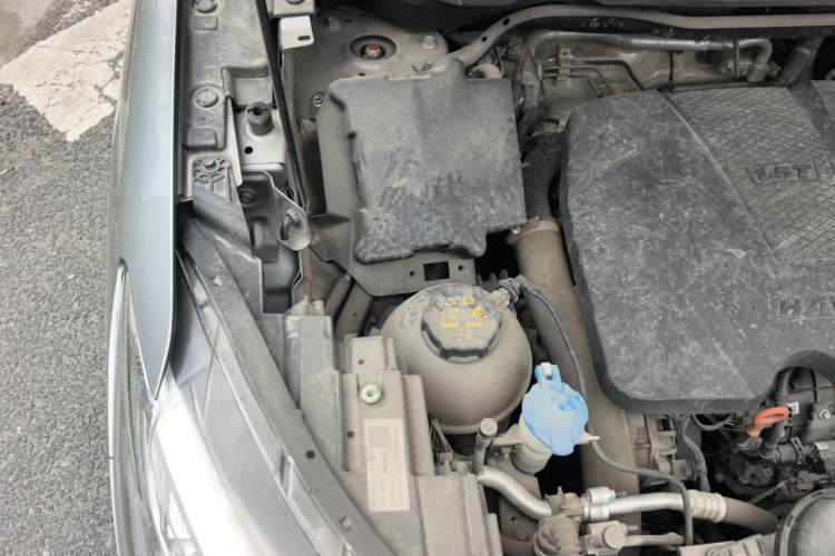 Used Haval JOLION 2021 1.5T Automatic Four-Door Version Engine Bay Right