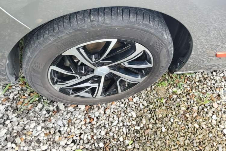 Used Haval JOLION 2021 1.5T Automatic Four-Door Version Left Front Wheel Hub