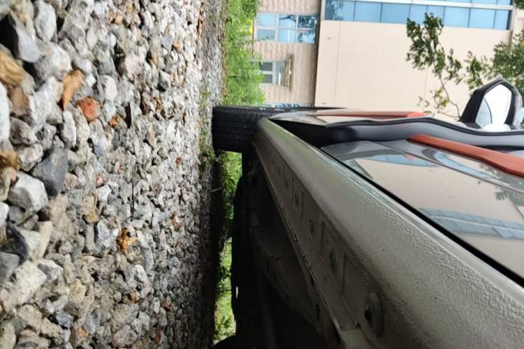 Used Haval JOLION 2021 1.5T Automatic Four-Door Version Left Side Sill