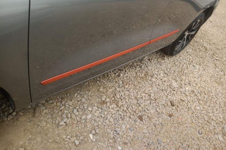 Used Haval JOLION 2021 1.5T Automatic Four-Door Version Left Side Sill