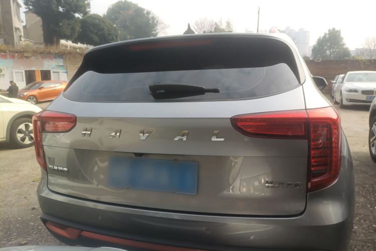 Used Haval JOLION 2021 1.5T Automatic Four-Door Version Rear