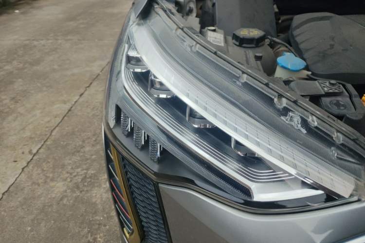 Used Haval JOLION 2021 1.5T Automatic Grand Three-Volume Version Right Front Headlight