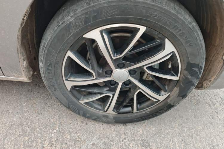 Used Haval JOLION 2021 1.5T Automatic Grand Three-Volume Version Right Front Wheel Hub