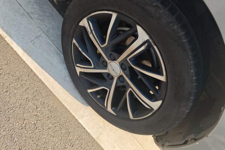 Used Haval JOLION 2021 1.5T Automatic Grand Three-Volume Version Right Front Wheel Hub