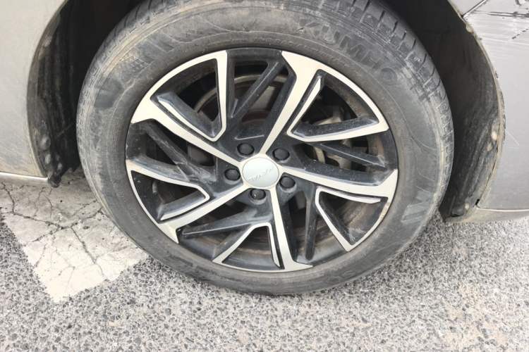 Used Haval JOLION 2021 1.5T Automatic Four-Door Version Right Front Wheel Hub