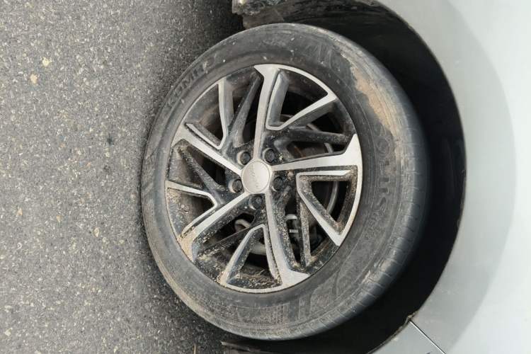 Used Haval JOLION 2021 1.5T Automatic Grand Three-Volume Version Right Front Wheel Hub