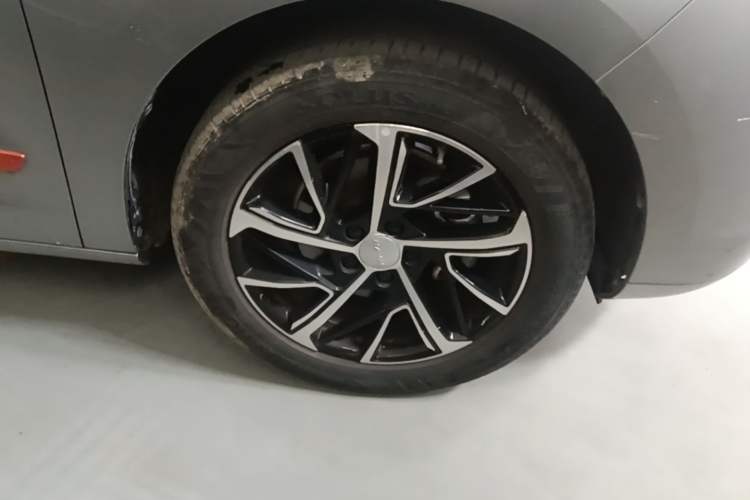 Used Haval JOLION 2021 1.5T Automatic Grand Three-Volume Version Right Front Wheel Hub