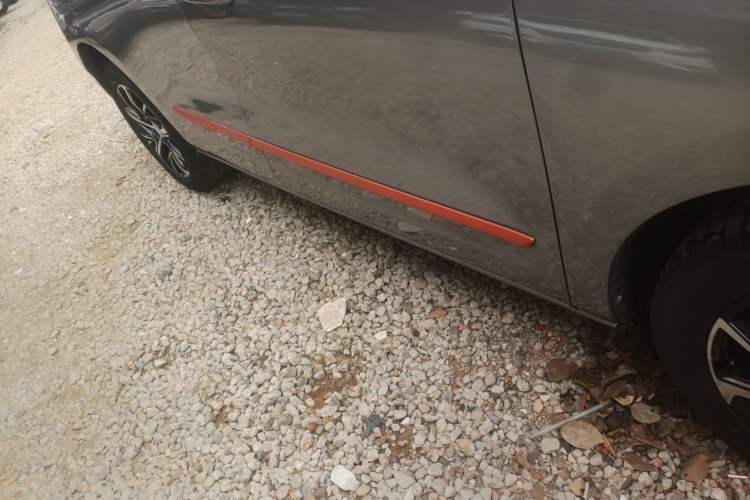 Used Haval JOLION 2021 1.5T Automatic Four-Door Version Right Side Sill