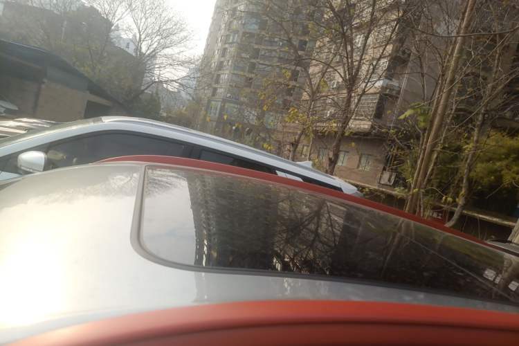 Used Haval JOLION 2021 1.5T Automatic Four-Door Version Roof