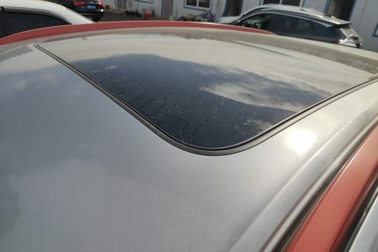 Used Haval JOLION 2021 1.5T Automatic Four-Door Version Roof