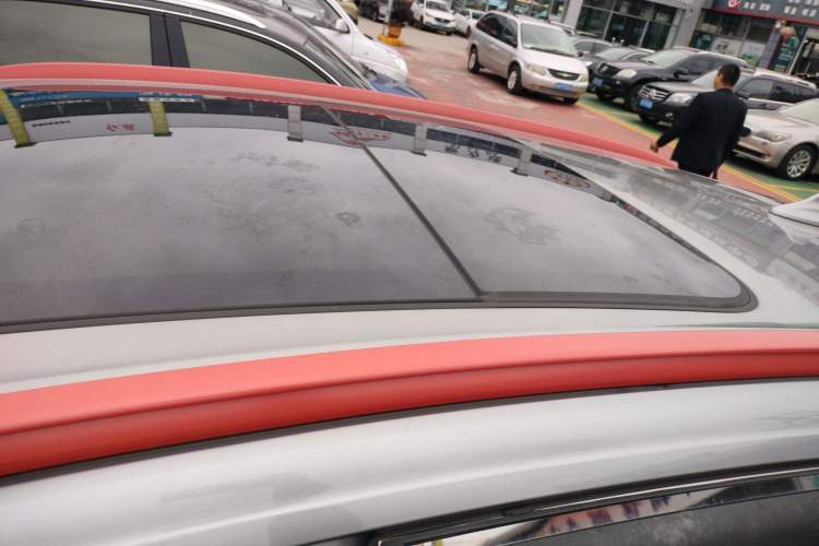 Used Haval JOLION 2021 1.5T Automatic Grand Three-Volume Version Roof