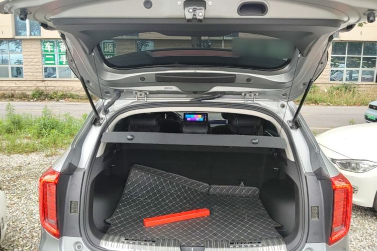 Used Haval JOLION 2021 1.5T Automatic Four-Door Version Trunk