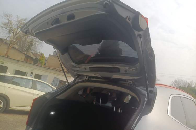 Used Haval JOLION 2021 1.5T Automatic Four-Door Version Trunk